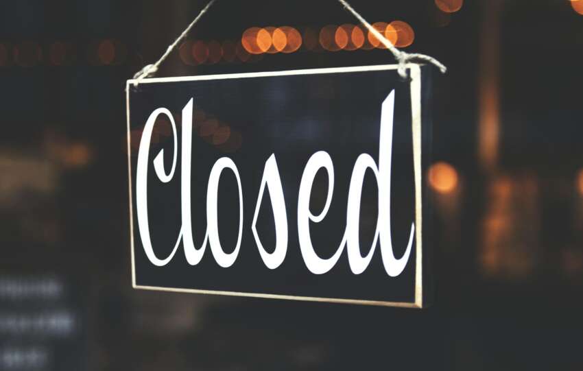 Selective Focus Photography of Closed Signage